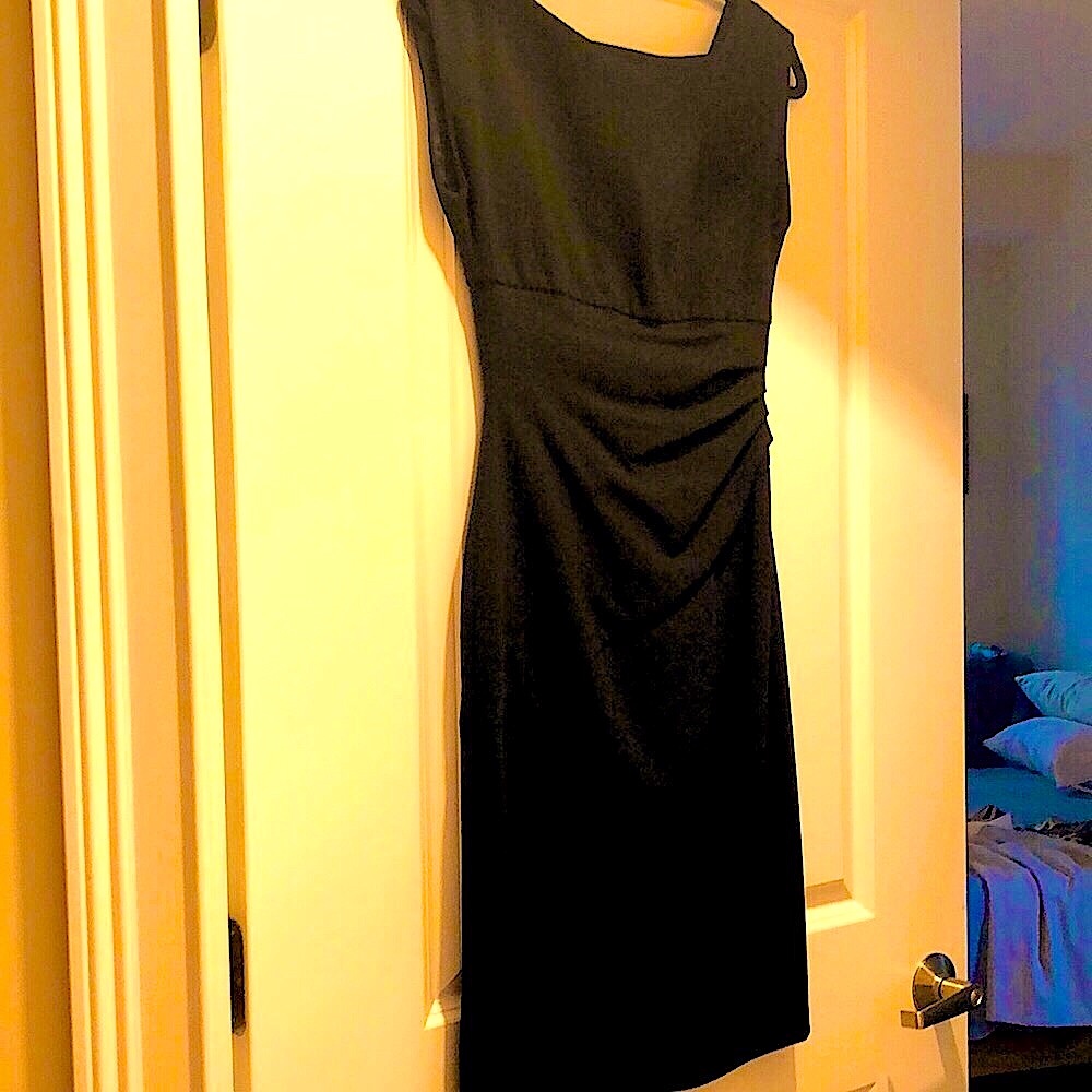 Diane von Furstenberg CLASSIC black dress size 8 zip closure- amazing condition